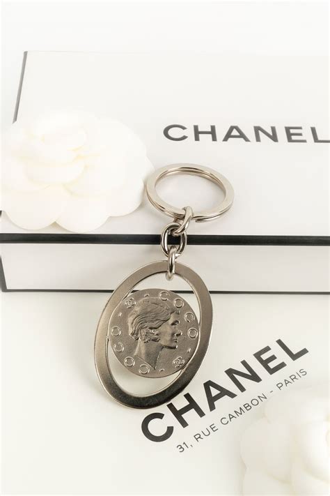 porte cles chanel|chanel 19 silver hardware.